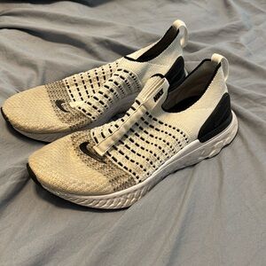 Nike Phantom tennis shoes